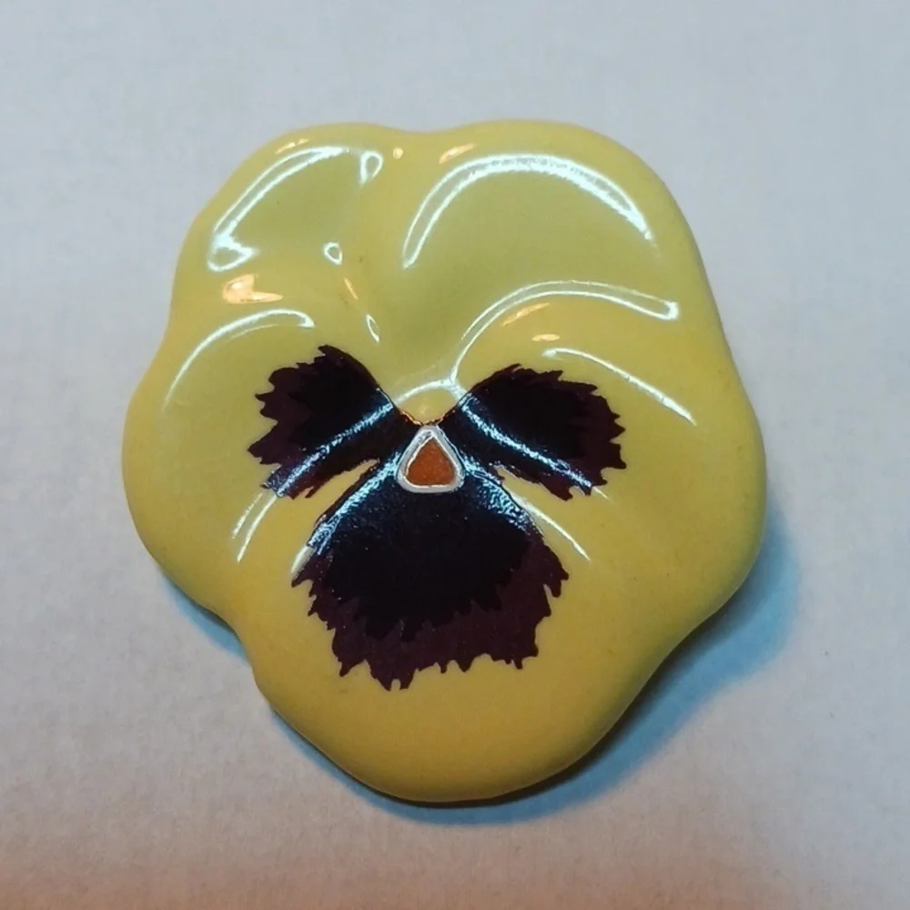Vintage Avon Pansy Flower Brooch Pin Porcelain Yellow - Picture 1 of 6